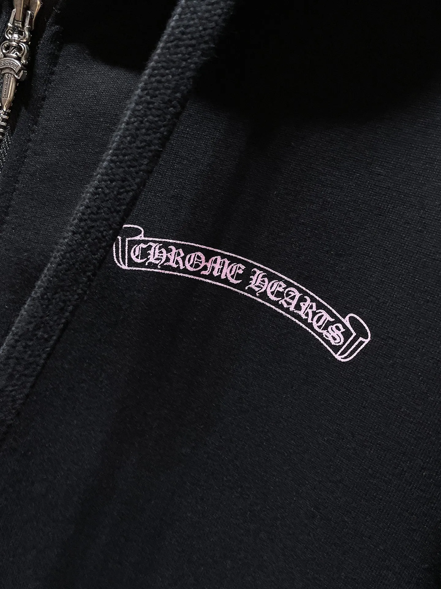 P260 Chrome Hearts Autumn and Winter 2025 simultaneous sale at counters❤️ Chrome Sanskrit letter printed Miami hottie zipper sweatshirt Imported environmentally friendly glue printing and dyeing Improved customized version 1:1 High-quality fabrics with high weight Recommended color: black Size: S, M, L, XL